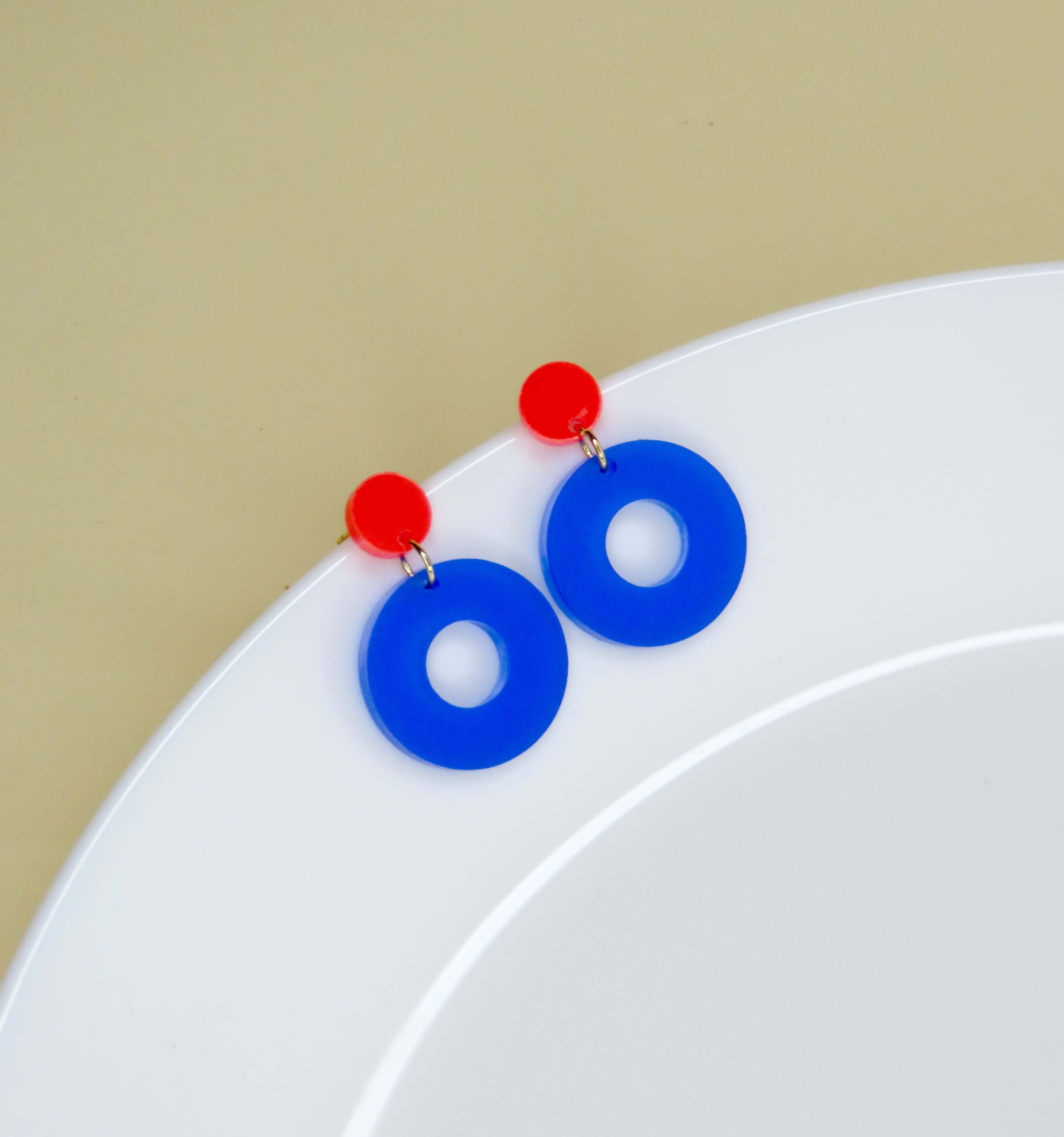 Colorblock Circle Ohrstecker in Feuerrot & Tintenblau