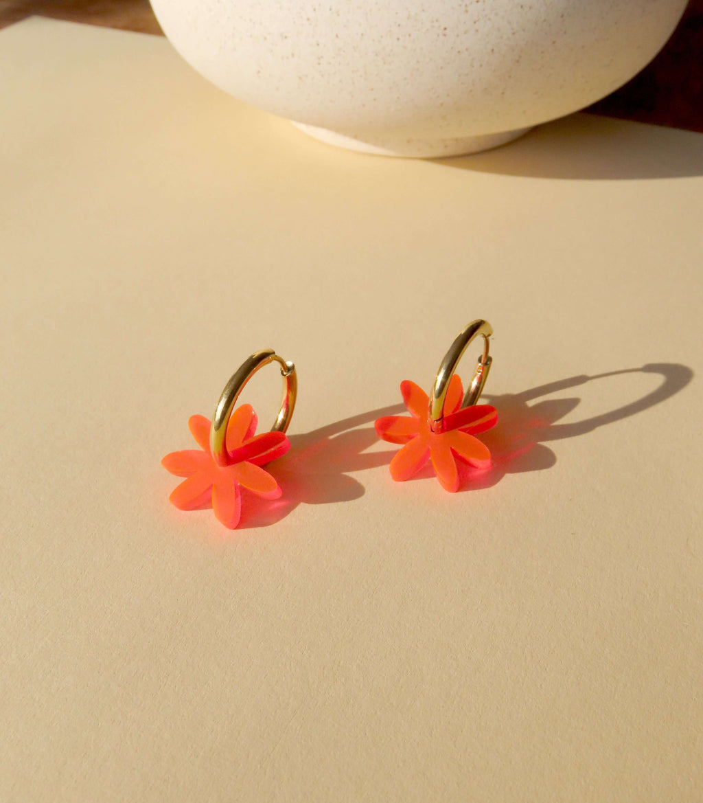 Margarite Edelstahl Hoops in Neon & Orange