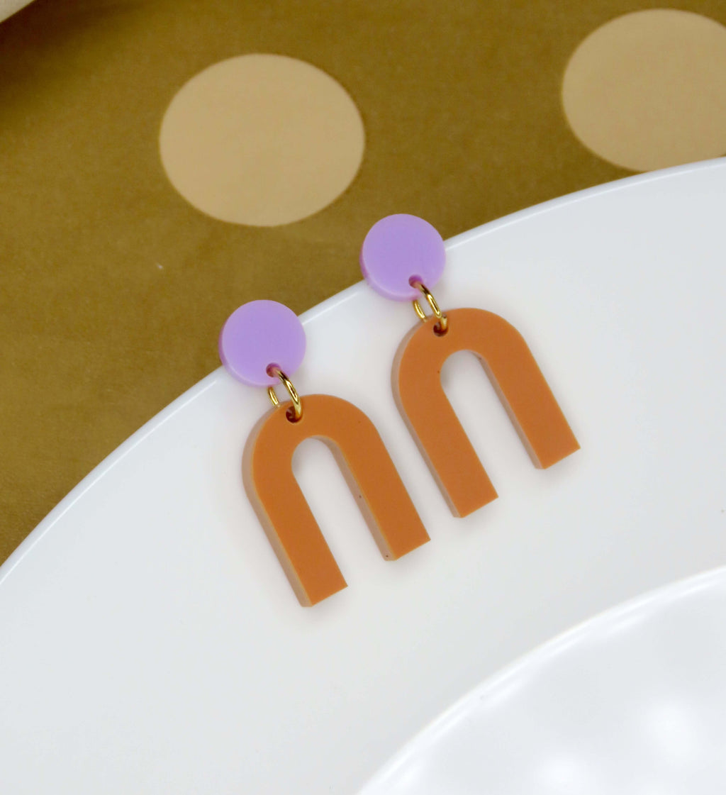 Mini Arch Acryl Ohrringe mit Edelstahlstecker in Flieder & Terracotta