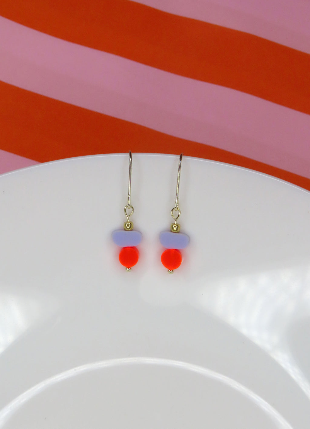 Color Treats Ohrringe in Neon & Flieder mit Gold Filled Elementen