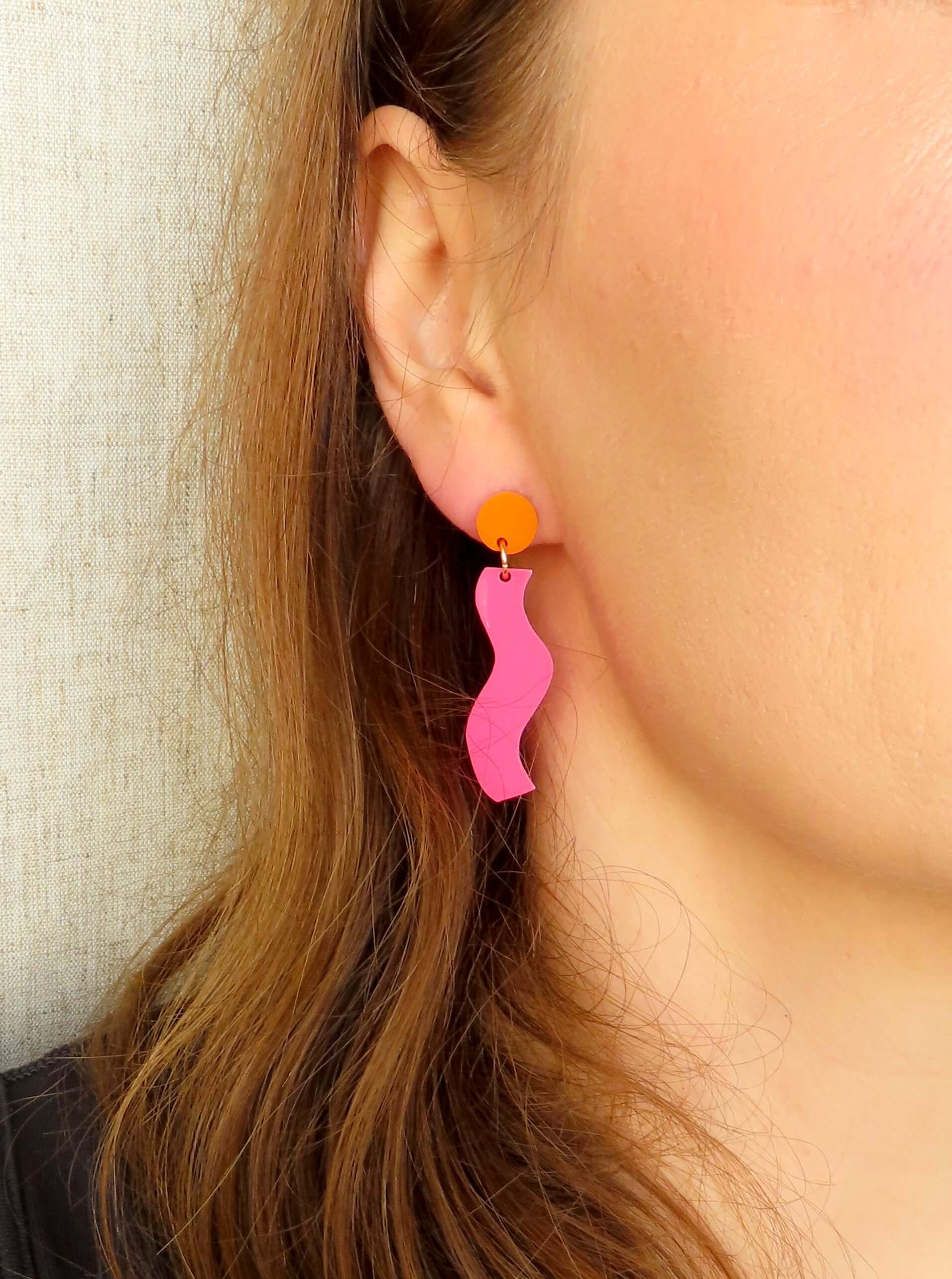 Wormly Ohrringe mit Edelstahl Steckern in Orange & Pink