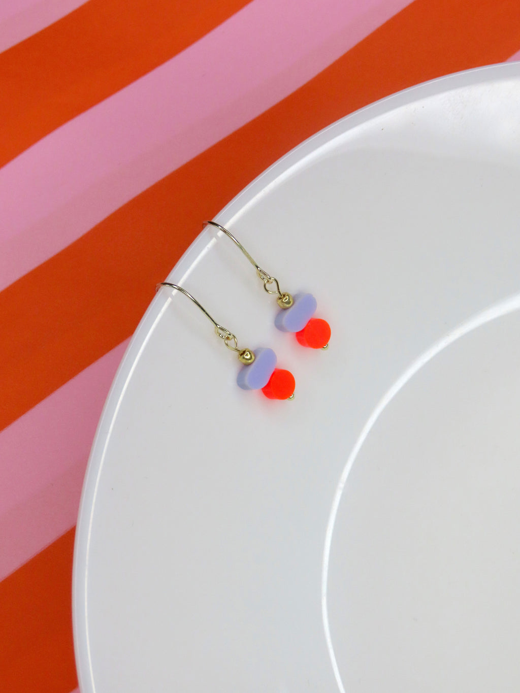 Color Treats Ohrringe in Neon & Flieder mit Gold Filled Elementen