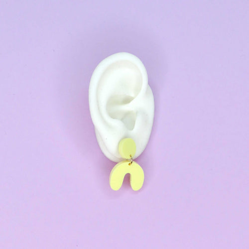 Arch Bogen Ohrringe in Hellgelb