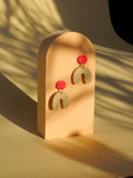 Kleine Arch Bogen Ohrringe in Feuerrot & Beige