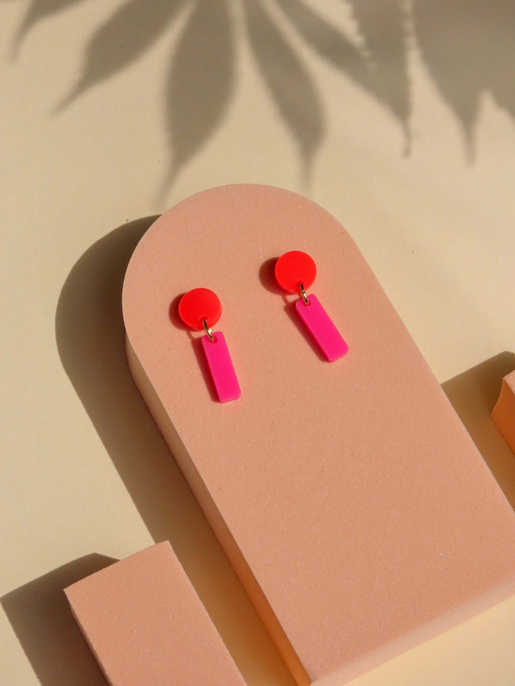 Mini Sticks Statement Ohrringe in Feuerrot & Pink