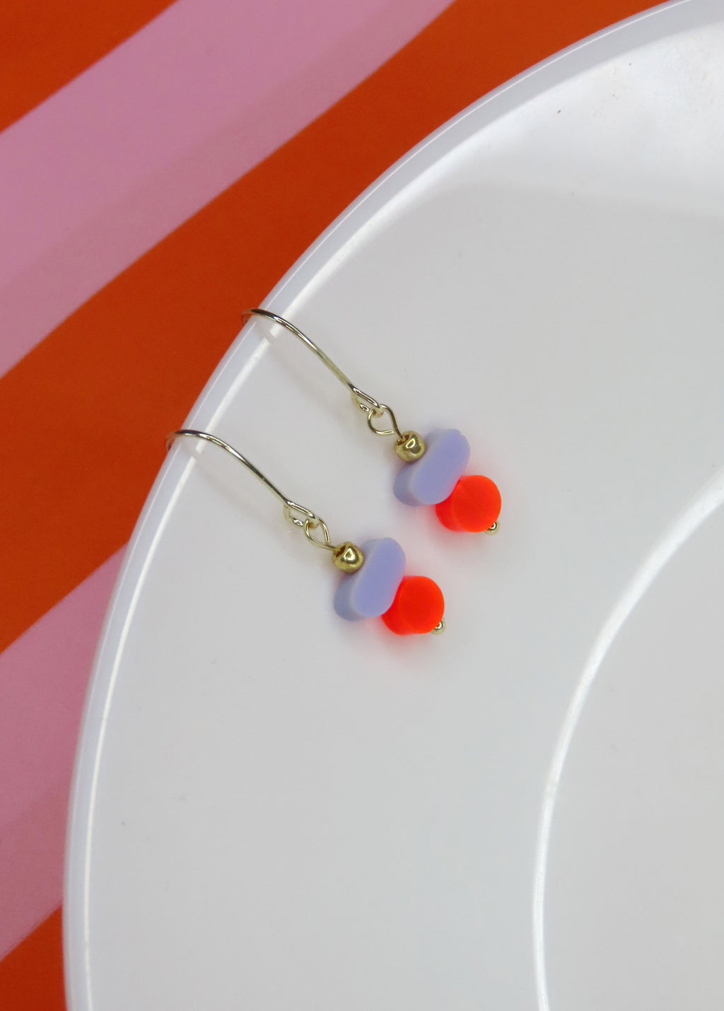 Color Treats Ohrringe in Neon & Flieder mit Gold Filled Elementen