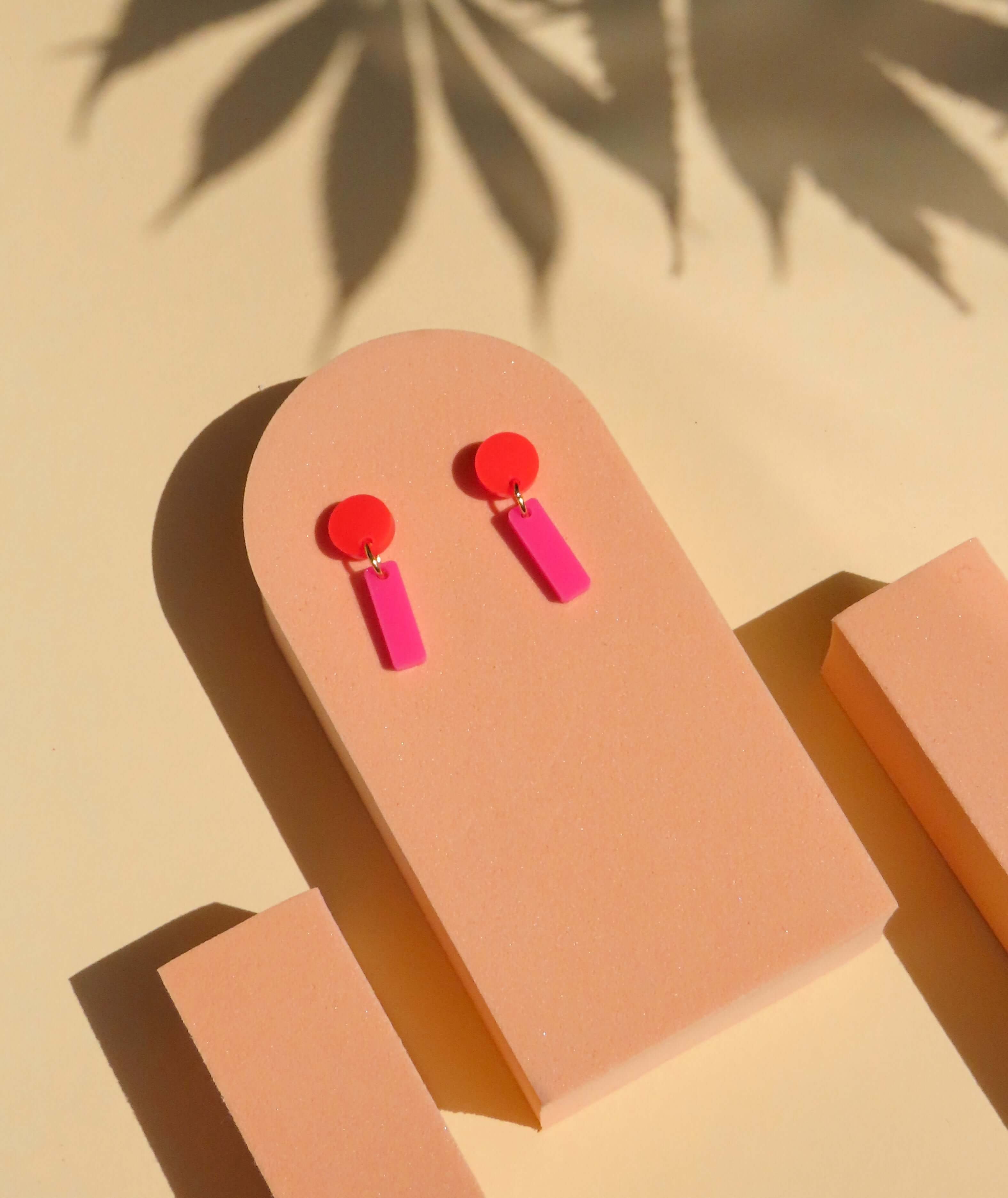 Mini Sticks Statement Ohrringe in Feuerrot & Pink