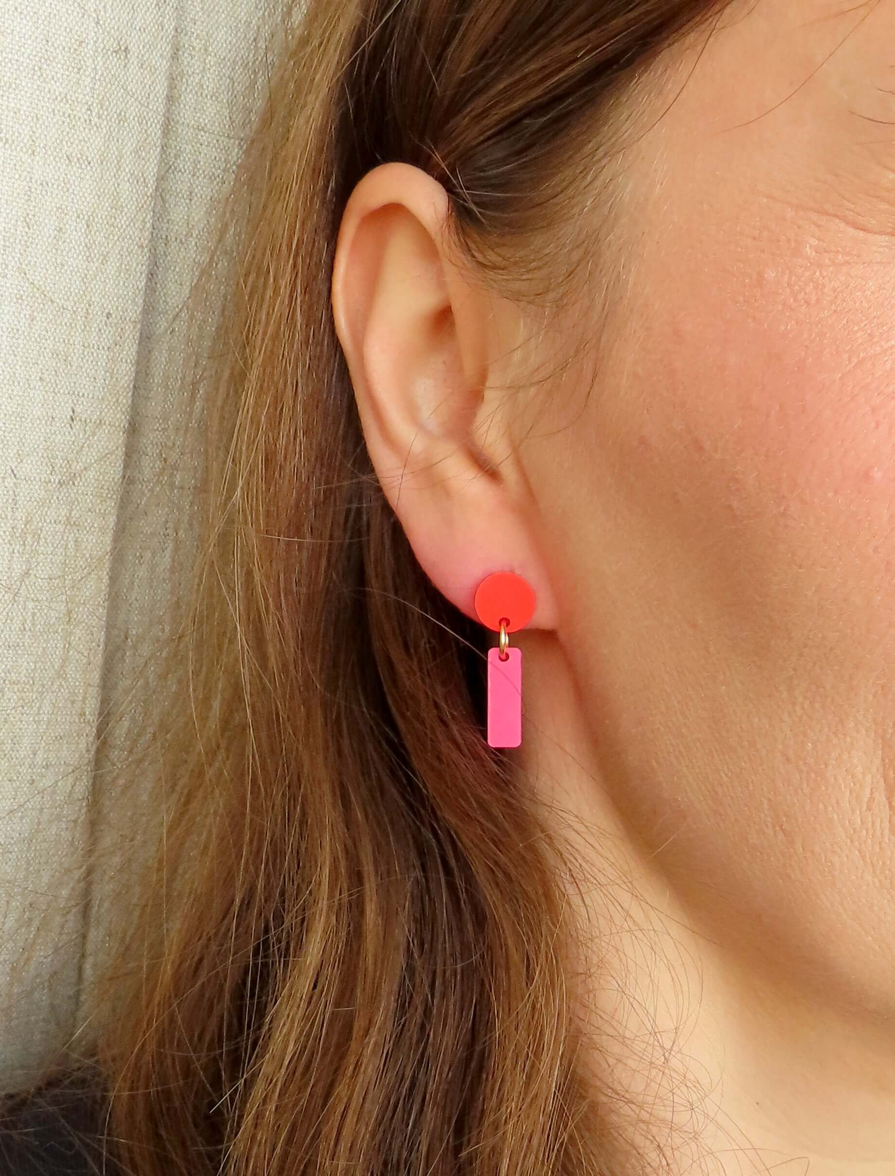 Mini Sticks Statement Ohrringe in Feuerrot & Pink