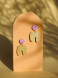 Kleine Squishy Arch Bogen Ohrringe in Flieder & Beige